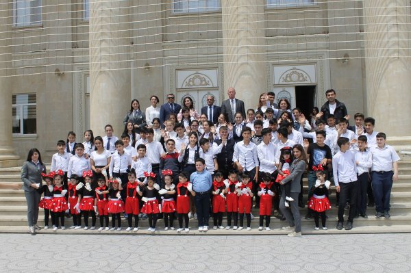 Bakı məktəbliləri Sumqayıtda tur-aksiyada - FOTOLAR Bakı məktəbliləri Sumqayıtda tur-aksiyada - FOTOLAR