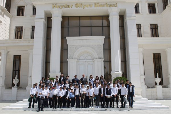 Bakı məktəbliləri Sumqayıtda tur-aksiyada - FOTOLAR Bakı məktəbliləri Sumqayıtda tur-aksiyada - FOTOLAR