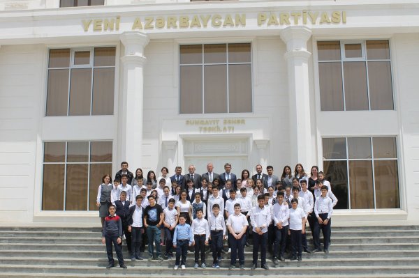 Bakı məktəbliləri Sumqayıtda tur-aksiyada - FOTOLAR Bakı məktəbliləri Sumqayıtda tur-aksiyada - FOTOLAR