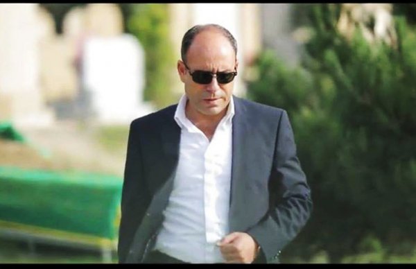 Sumqayıtda davam edən köçgünlük həyatı: Gecələr avtodayanacaqda məşq edən aktyor - FOTOLAR Sumqayıtda davam edən köçgünlük həyatı: Gecələr avtodayanacaqda məşq edən aktyor - FOTOLAR