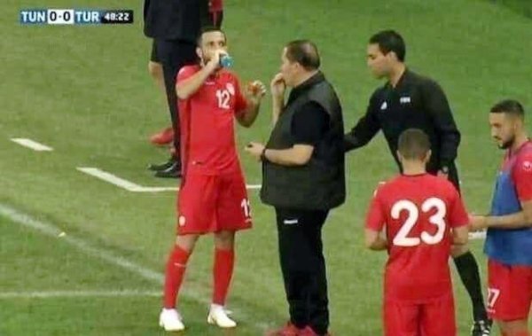 Futbol meydanında iftar üçün maraqlı hiyləgərlik – FOTO