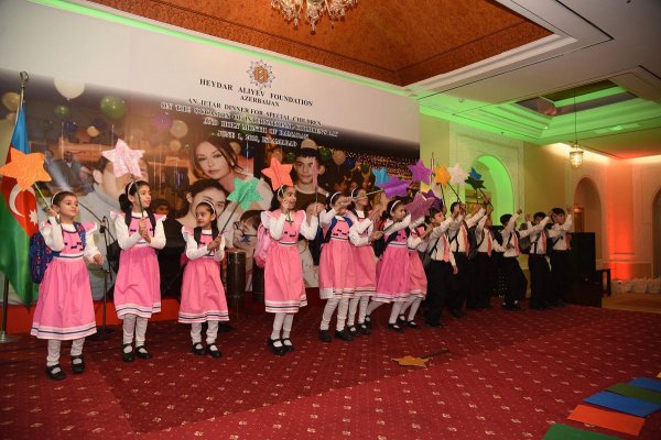 Heydər Əliyev Fondu Pakistanda xüsusi qüsurlu uşaqlar üçün iftar verdi - FOTO Heydər Əliyev Fondu Pakistanda xüsusi qüsurlu uşaqlar üçün iftar verdi - FOTO