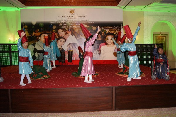 Heydər Əliyev Fondu Pakistanda xüsusi qüsurlu uşaqlar üçün iftar verdi - FOTO Heydər Əliyev Fondu Pakistanda xüsusi qüsurlu uşaqlar üçün iftar verdi - FOTO