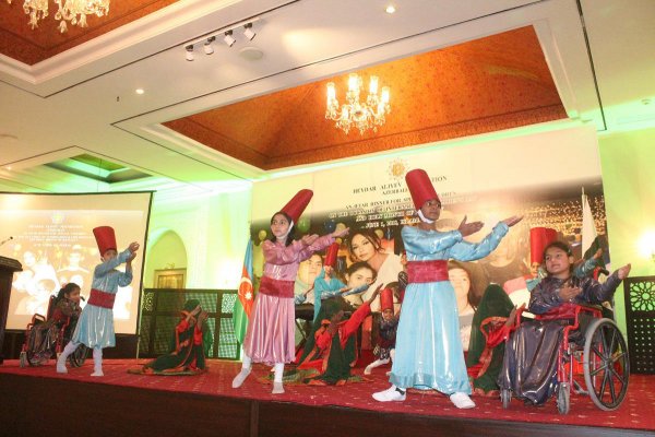 Heydər Əliyev Fondu Pakistanda xüsusi qüsurlu uşaqlar üçün iftar verdi - FOTO Heydər Əliyev Fondu Pakistanda xüsusi qüsurlu uşaqlar üçün iftar verdi - FOTO