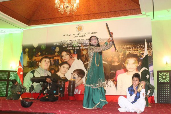 Heydər Əliyev Fondu Pakistanda xüsusi qüsurlu uşaqlar üçün iftar verdi - FOTO Heydər Əliyev Fondu Pakistanda xüsusi qüsurlu uşaqlar üçün iftar verdi - FOTO