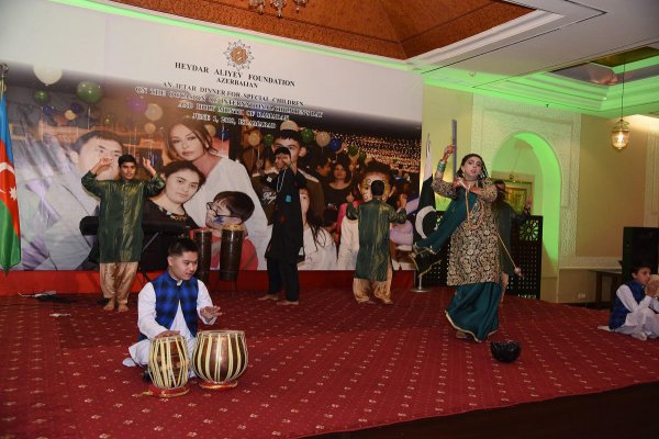 Heydər Əliyev Fondu Pakistanda xüsusi qüsurlu uşaqlar üçün iftar verdi - FOTO Heydər Əliyev Fondu Pakistanda xüsusi qüsurlu uşaqlar üçün iftar verdi - FOTO