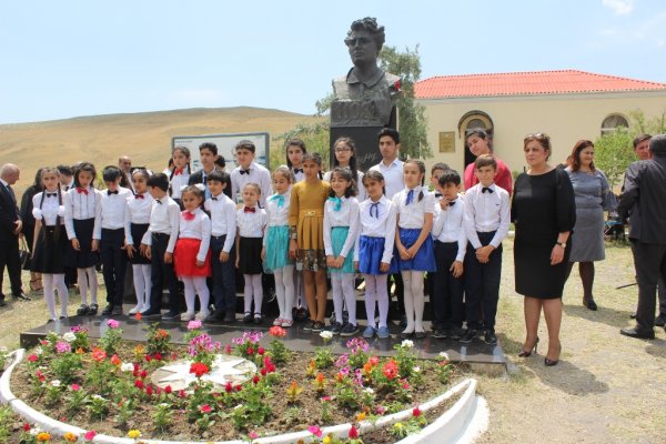Xızı rayonunda Mikayıl Müşfiqin 110 illik yubileyi ilə bağlı tədbir keçirilib - FOTOLAR