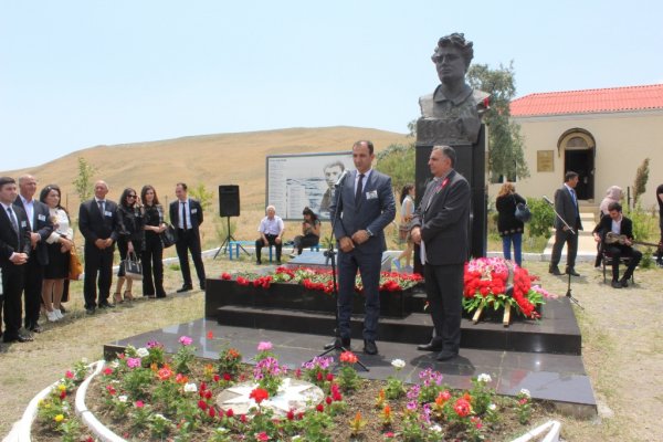 Xızı rayonunda Mikayıl Müşfiqin 110 illik yubileyi ilə bağlı tədbir keçirilib - FOTOLAR