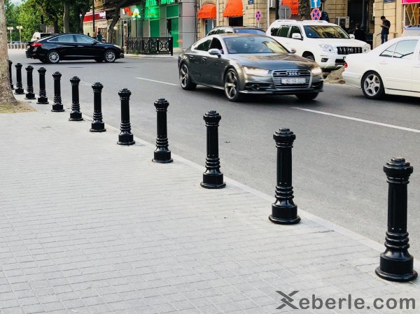 Bakının mərkəzi küçə və prospektlərində piyadalar üçün qoruyucu tumbalar quraşdırılır - FOTO Bakının mərkəzi küçə və prospektlərində piyadalar üçün qoruyucu tumbalar quraşdırılır - FOTO