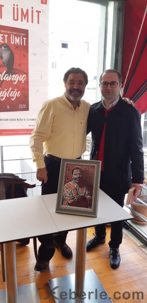 Sumqayıtlı rəssam: “Hər bir insana doğulduğu ölkə iman əsəri olmalı və onu ülvi məhəbbətlə sevməlidir” Sumqayıtlı rəssam: “Hər bir insana doğulduğu ölkə iman əsəri olmalı və onu ülvi məhəbbətlə sevməlidir”