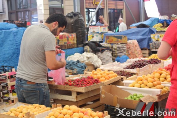 Müqəddəs bayramda da alıcıları aldadırlar: Bazarda QİYMƏTLƏR – REPORTAJ+FOTOLAR Müqəddəs bayramda da alıcıları aldadırlar: Bazarda QİYMƏTLƏR – REPORTAJ+FOTOLAR