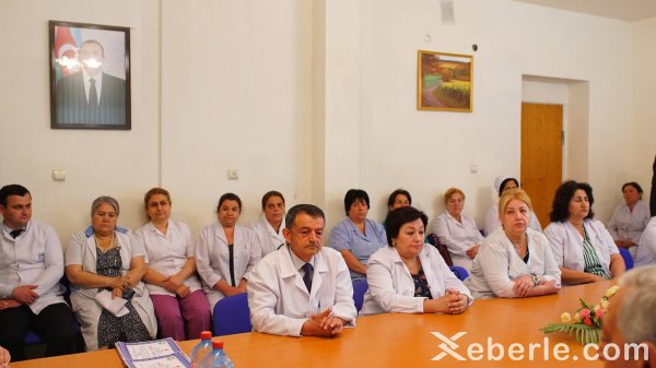 İcra başçısı səhiyyə işçilərini təbrik etdi - FOTO İcra başçısı səhiyyə işçilərini təbrik etdi - FOTO