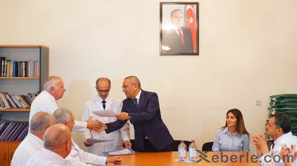 İcra başçısı səhiyyə işçilərini təbrik etdi - FOTO İcra başçısı səhiyyə işçilərini təbrik etdi - FOTO