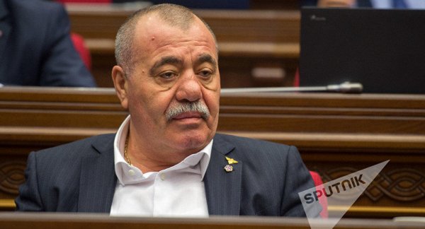 Bakıya meydan oxuyan generalın evindən, görün, nə çıxdı