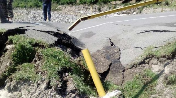 İsmayıllının Qalacıq kəndində körpünü sel dağıtdı - FOTO