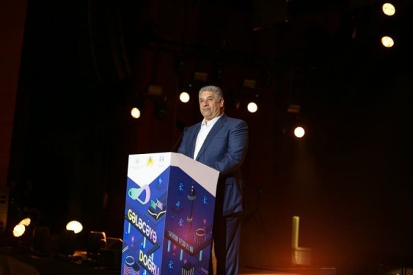 Məktəbi yüksək qiymətlərlə bitirmiş şagirdlər üçün məzun gecəsi keçirilib