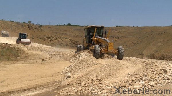 Qobustan-Poladlı avtomobil yolu yenidən qurulur - FOTOLAR