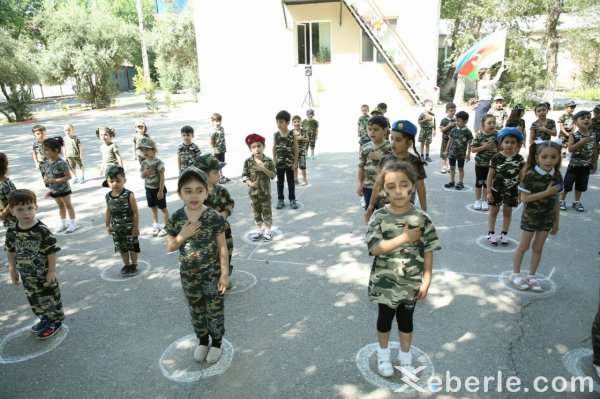 Sumqayıtda körpələr ordumuzun 100 illiyini qeyd etdilər - FOTOLAR