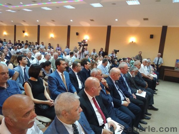Əbülfəz Elçibəyin 80 illik yubileyi qeyd edildi - FOTOLAR Əbülfəz Elçibəyin 80 illik yubileyi qeyd edildi - FOTOLAR