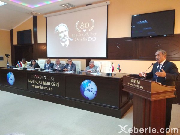 Əbülfəz Elçibəyin 80 illik yubileyi qeyd edildi - FOTOLAR Əbülfəz Elçibəyin 80 illik yubileyi qeyd edildi - FOTOLAR
