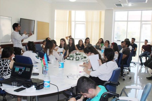 Sumqayıtda “Ünsiyyətdə təsir etmə texnikaları” mövzusunda təlim keçirilib