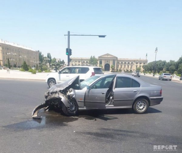 Bakıda yol polisinin əmrinə tabe olmayan sürücü ağır qəza törətdi və...