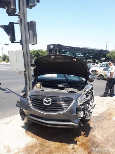 Bakıda yol polisinin əmrinə tabe olmayan sürücü ağır qəza törətdi və...