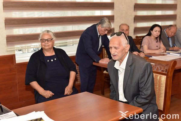 Zakir  Fərəcov sakinləri  dinlədi: bir sıra problemlər yerindəcə həll olundu - FOTOLAR