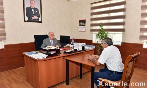 Zakir  Fərəcov sakinləri  dinlədi: bir sıra problemlər yerindəcə həll olundu - FOTOLAR