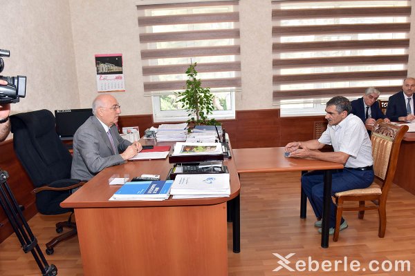 Zakir  Fərəcov sakinləri  dinlədi: bir sıra problemlər yerindəcə həll olundu - FOTOLAR
