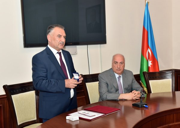 Zakir Fərəcov təltif olundu - FOTOLAR Zakir Fərəcov təltif olundu - FOTOLAR