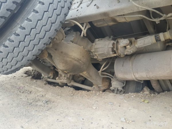 Sumqayıtda yüklə dolu "KamAZ" aşıb - FOTO Sumqayıtda yüklə dolu "KamAZ" aşıb - FOTO