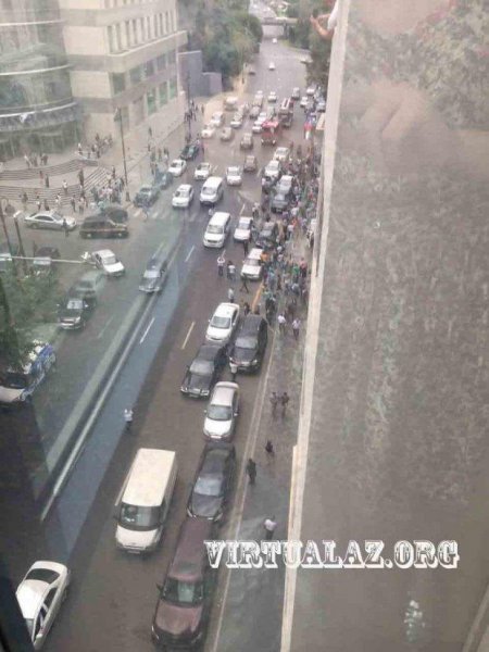 Bakıda “Caspian Plaza” yanır - FOTO Bakıda “Caspian Plaza” yanır - FOTO