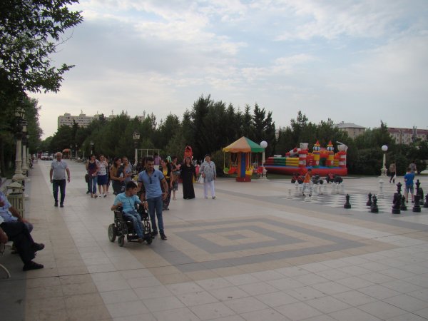 Sumqayıtda bir qrup əlilliyi olan şəxslərin növbəti gəzintisi təşkil olundu - FOTOLAR