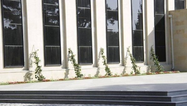 Zakir Fərəcov “yaşıl bina”nı Sumqayıta “qaytarır” - Foto Zakir Fərəcov “yaşıl bina”nı Sumqayıta “qaytarır” - Foto