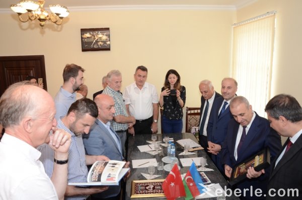 Bosniyalılar Sumqayıt Bələdiyyəsində - VİDEO + FOTOLAR Bosniyalılar Sumqayıt Bələdiyyəsində - VİDEO + FOTOLAR