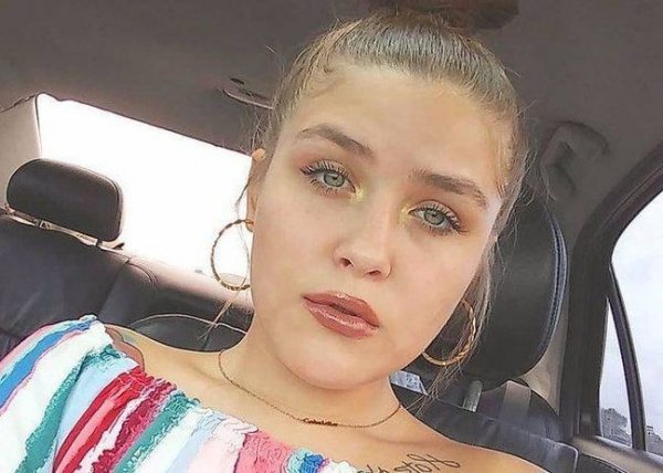 Qısa şort geyinən qız “mall”dan qovuldu – Foto Qısa şort geyinən qız “mall”dan qovuldu – Foto