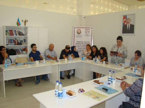 Sumqayıtda sağlamlıq imkanları məhdud olan şəxslərin təhsil almaq imkanları müzakirə olundu - FOTOLAR
