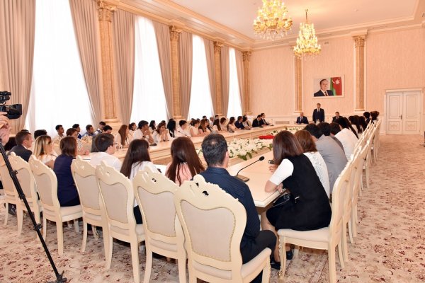 Sumqayıtda idarə rəisi hesabat verdi - FOTOLAR Sumqayıtda idarə rəisi hesabat verdi - FOTOLAR
