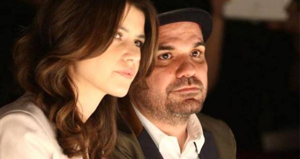 Beren Saat xəstəxanaya aparıldı Beren Saat xəstəxanaya aparıldı