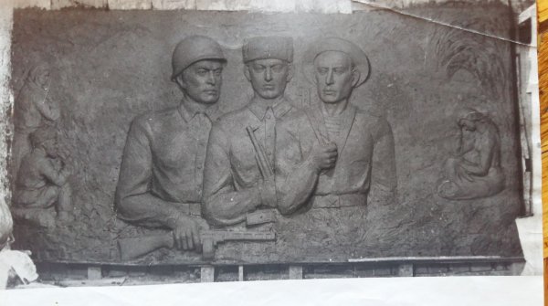 Müəllim Qarabağda şəhid olan şagirdinə abidə qoydu – FOTO Müəllim Qarabağda şəhid olan şagirdinə abidə qoydu – FOTO