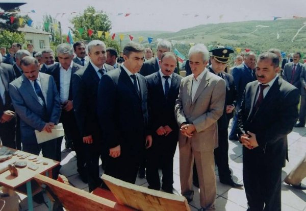 Müəllim Qarabağda şəhid olan şagirdinə abidə qoydu – FOTO Müəllim Qarabağda şəhid olan şagirdinə abidə qoydu – FOTO