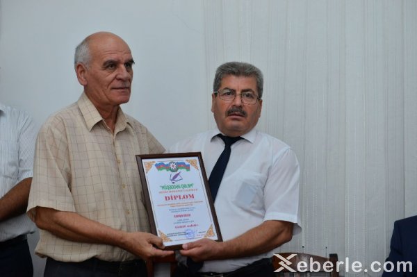 Sumqayıtda şair Əşrəf Veysəlli və bir qrup yazar mükafatlandırıldı - FOTOLAR