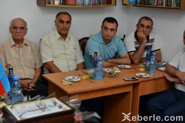 Sumqayıtda şair Əşrəf Veysəlli və bir qrup yazar mükafatlandırıldı - FOTOLAR