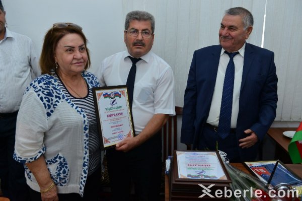 Sumqayıtda şair Əşrəf Veysəlli və bir qrup yazar mükafatlandırıldı - FOTOLAR