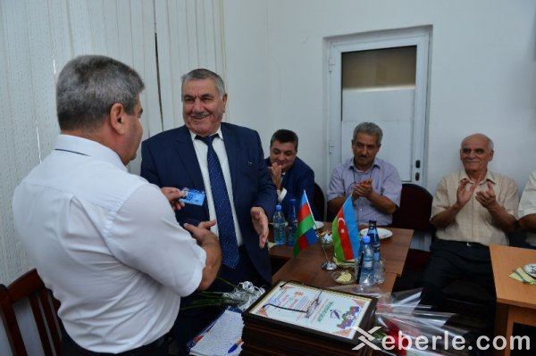 Sumqayıtda şair Əşrəf Veysəlli və bir qrup yazar mükafatlandırıldı - FOTOLAR
