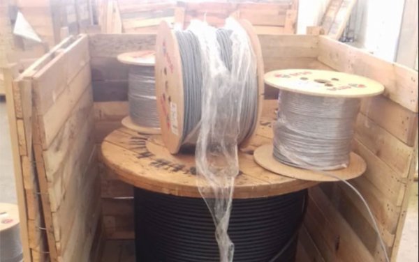 Elektrik kabellərini gömrükdən qanunsuz keçirmək istədilər Elektrik kabellərini gömrükdən qanunsuz keçirmək istədilər