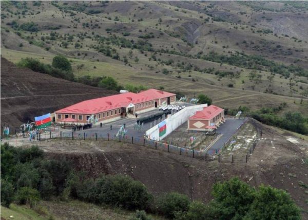 Elçin Quliyev yeni zastavanın açılışında - FOTOLAR 