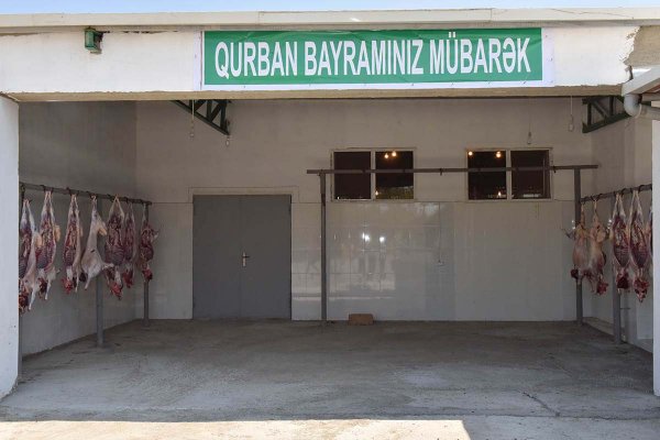 Sumqayıtda 5000 ailəyə qurban sovqatı verilib - VİDEO Sumqayıtda 5000 ailəyə qurban sovqatı verilib - VİDEO