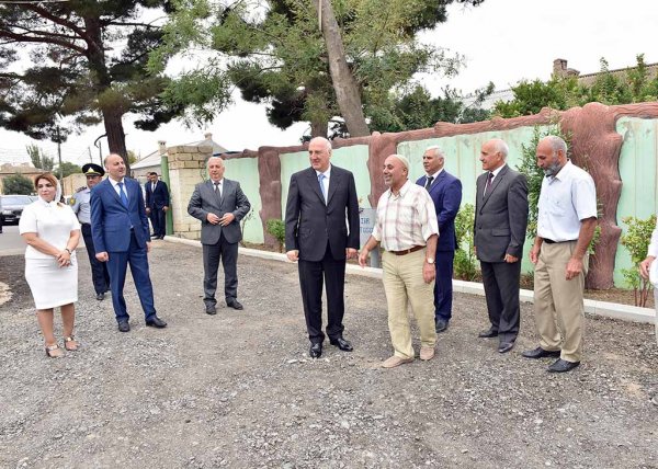 Sumqayıtın icra başçısı məscidə niyə getmişdi? - FOTOLAR Sumqayıtın icra başçısı məscidə niyə getmişdi? - FOTOLAR